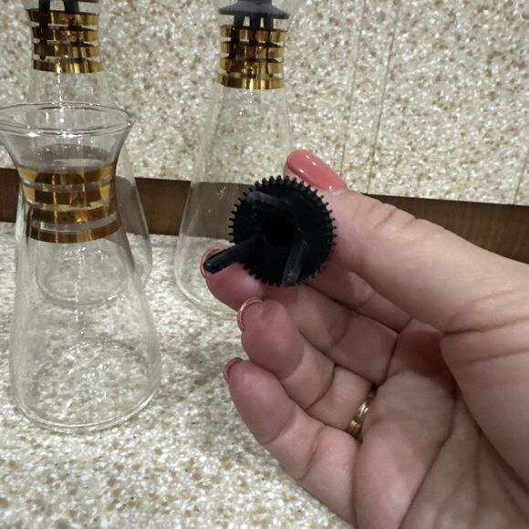 Pyrex Oil & Vinegar Cruets Salt & Pepper Shakers Gold Bands 3pc Set MCM Atomic - Picture 5 of 8